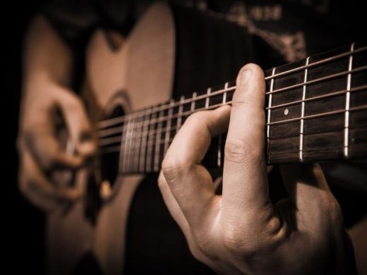 تدریس خصوصی گیتار در سبک پاپ و کلاسیک بهمراه سلفژ و آواز