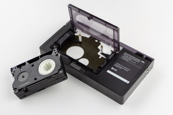 آداپتور تبدیل فیلم های قدیمی vhs-c